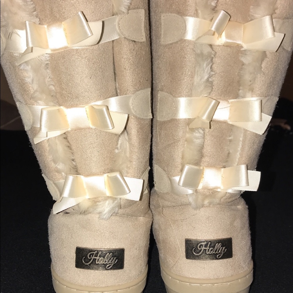 Fuzzy/insulated boots